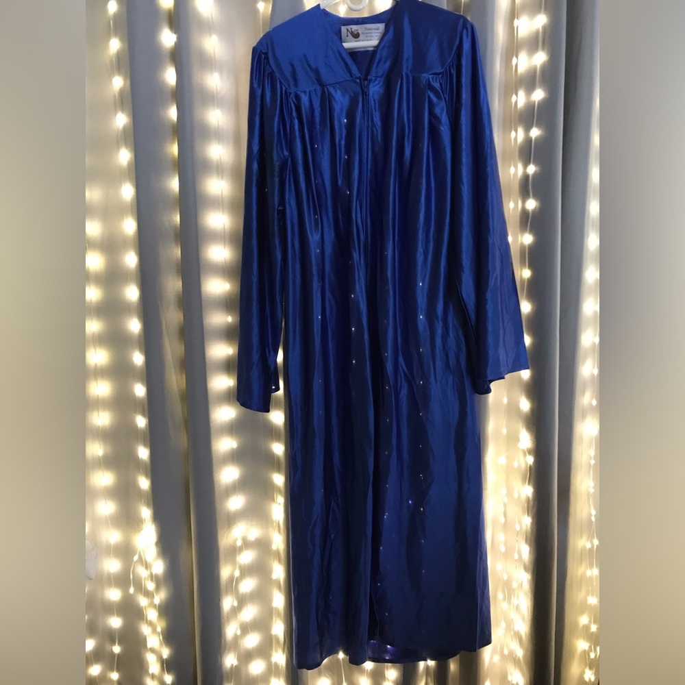 🎓Graduation Gown🎓 - Picture 3 of 4